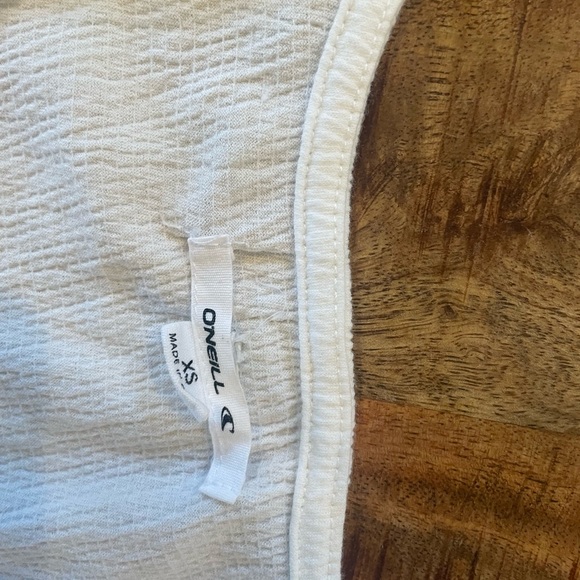 XS ONEIL WHITE SCRUNCH TOP - Picture 2 of 4